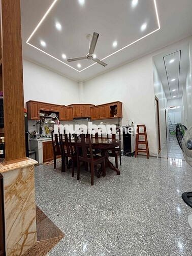 nhà ngõ hẻm, 135m2 , 2 phòng ngủ,đường 768 biên hoà