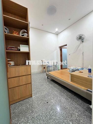 nhà ngõ hẻm, 135m2 , 2 phòng ngủ,đường 768 biên hoà
