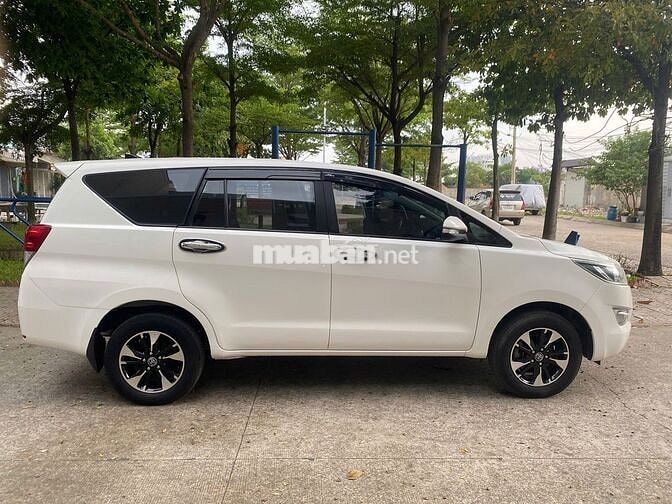 Toyota Innova 2.0E Trắng Số sàn Xe gia đình