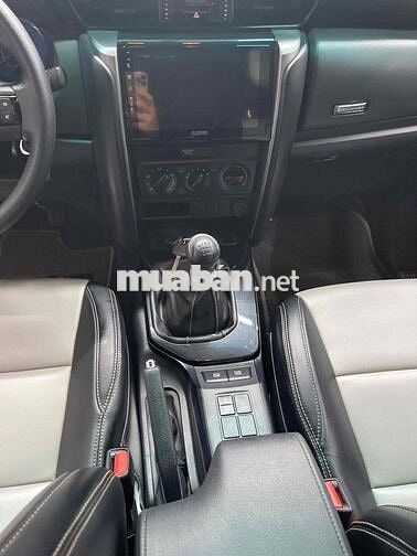 Toyota Fortuner 2020 Số sàn Bạc