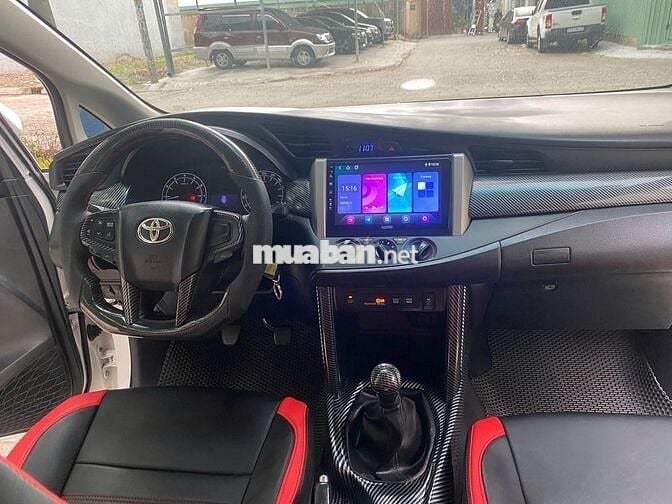 Toyota Innova 2.0E Trắng Số sàn Xe gia đình