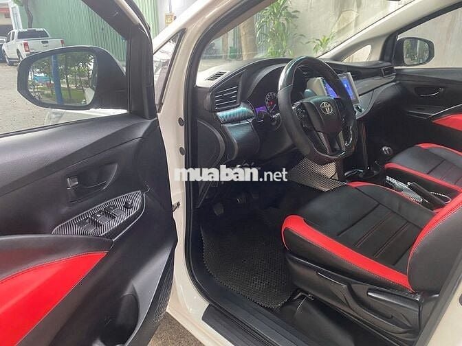 Toyota Innova 2.0E Trắng Số sàn Xe gia đình