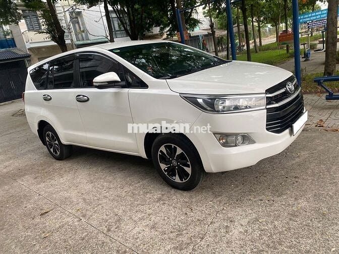 Toyota Innova 2.0E Trắng Số sàn Xe gia đình