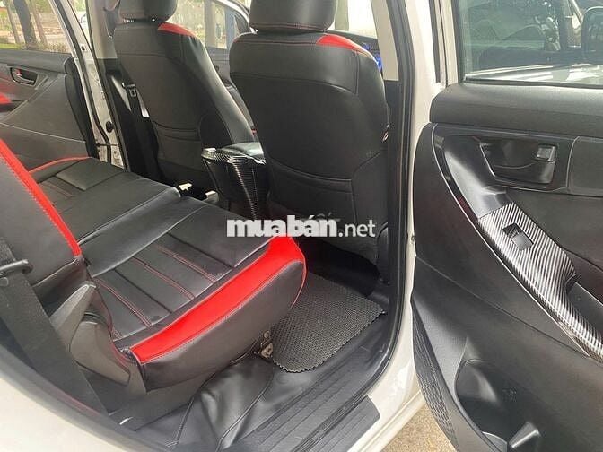 Toyota Innova 2.0E Trắng Số sàn Xe gia đình