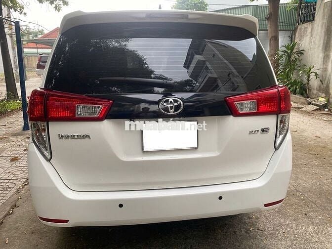 Toyota Innova 2.0E Trắng Số sàn Xe gia đình
