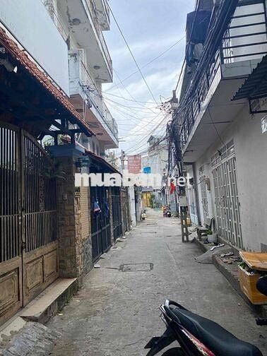 Nhà mặt tiền hẻm gần khu picity