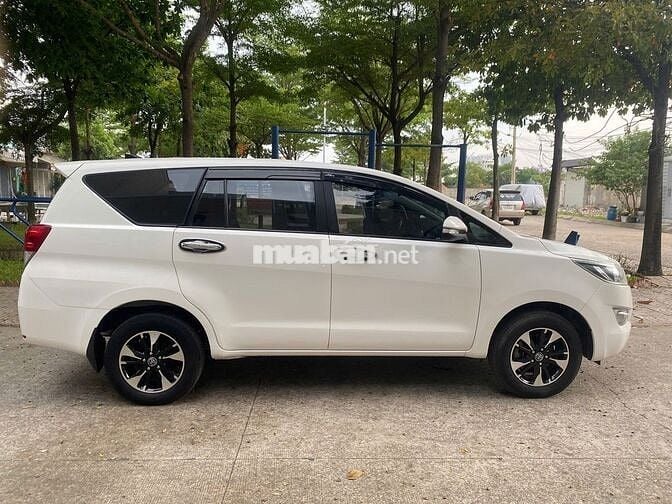Toyota Innova 2.0E Trắng Số sàn Xe gia đình