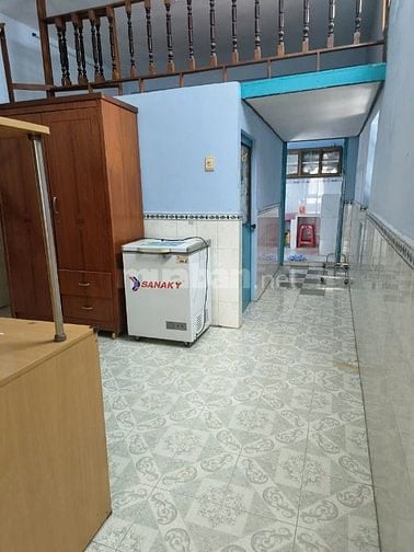 Cho thuê nhà chung cư lầu 3, DT 40 m2, gần chợ, trường PT,