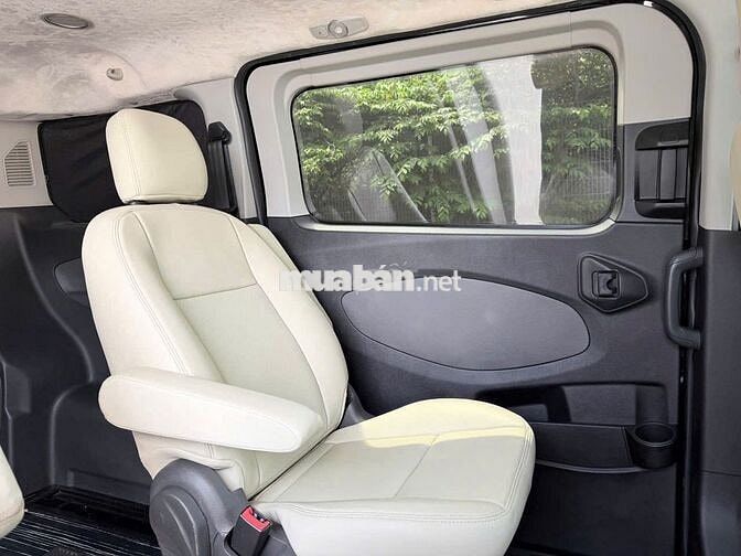 Ford Tourneo Titanium 2.***km Đen, Bạc