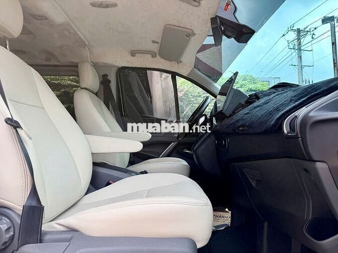 Ford Tourneo Titanium 2.***km Đen, Bạc
