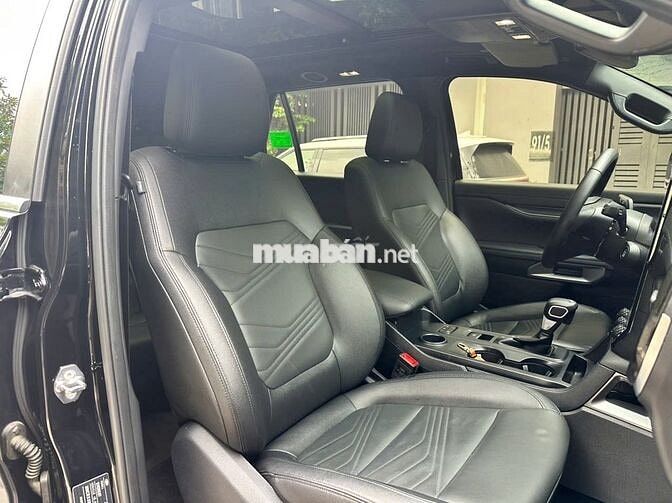Ford Everest Titanium 4x2 2025 Đen 23.000km