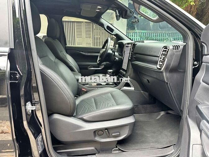 Ford Everest Titanium 4x2 2025 Đen 23.000km