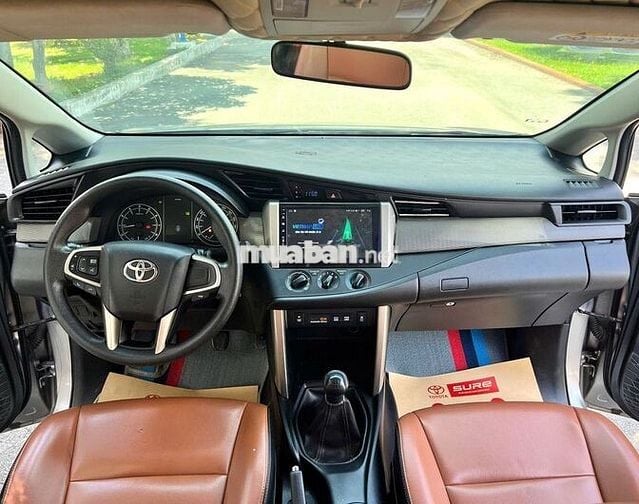 Toyota Innova 2.0E 2018 Số sàn Bạc 108.000km