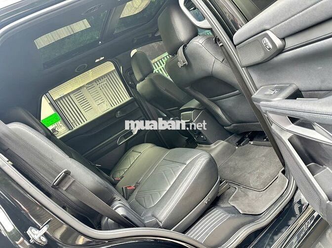Ford Everest Titanium 4x2 2025 Đen 23.000km