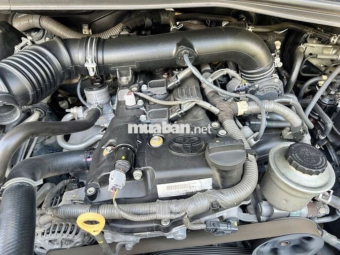 Toyota Innova 2.0E 2018 Số sàn Bạc 108.000km
