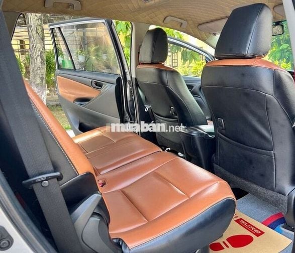 Toyota Innova 2.0E 2018 Số sàn Bạc 108.000km