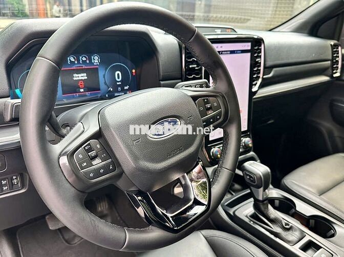 Ford Everest Titanium 4x2 2025 Đen 23.000km