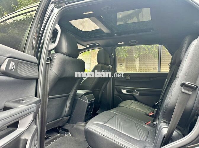 Ford Everest Titanium 4x2 2025 Đen 23.000km