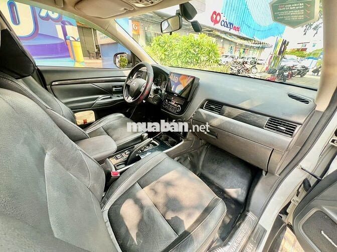 Mitsubishi Outlander 2.0L Premium 2019 Trắng