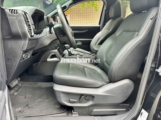 Ford Everest Titanium 4x2 2025 Đen 23.000km