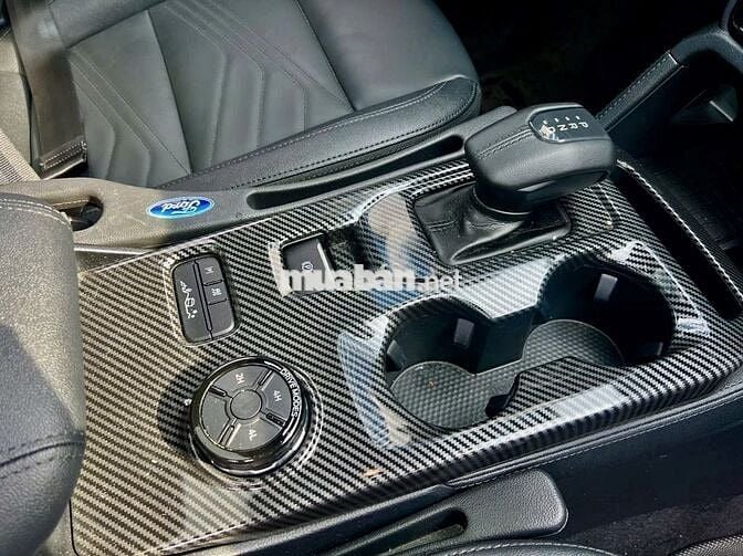 Ford Everest 2025 bàn Full 2 cầu odo 6.700km