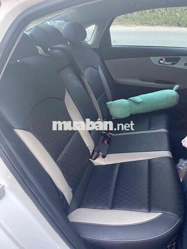 Kia K3 Luxury Trắng 5 chỗ