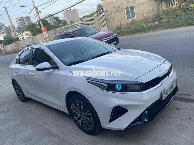 Kia K3 Luxury Trắng 5 chỗ