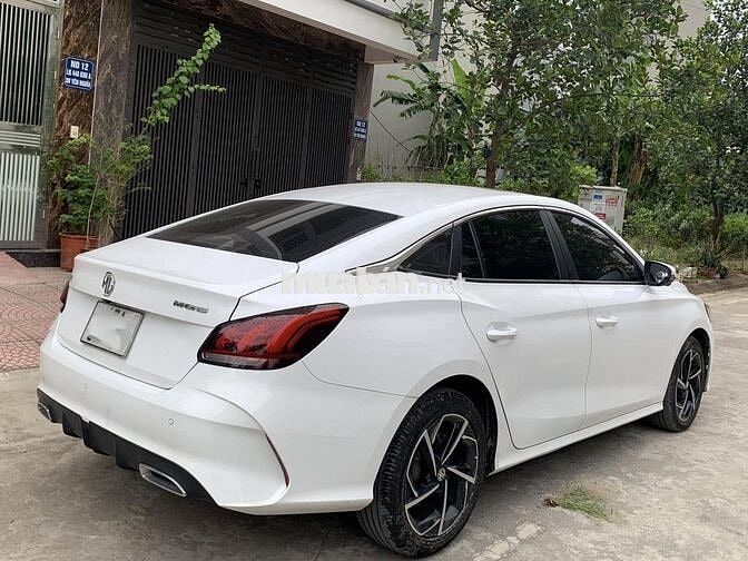 MG5 Luxury 2022 Trắng - cửa sổ trời cam 360