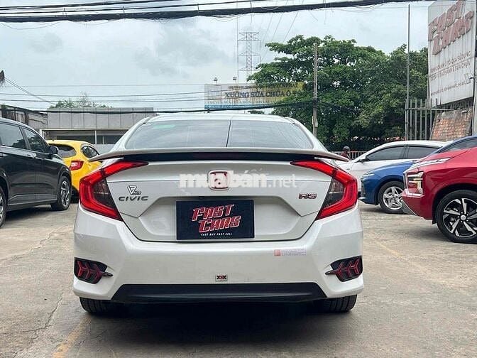 Honda Civic RS 2020 đi 73.000 km không lỗi lầm