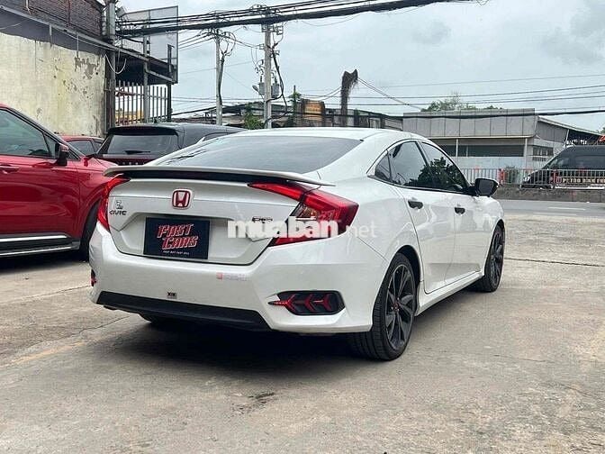 Honda Civic RS 2020 đi 73.000 km không lỗi lầm
