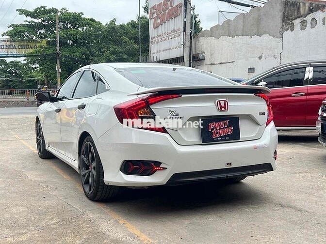 Honda Civic RS 2020 đi 73.000 km không lỗi lầm