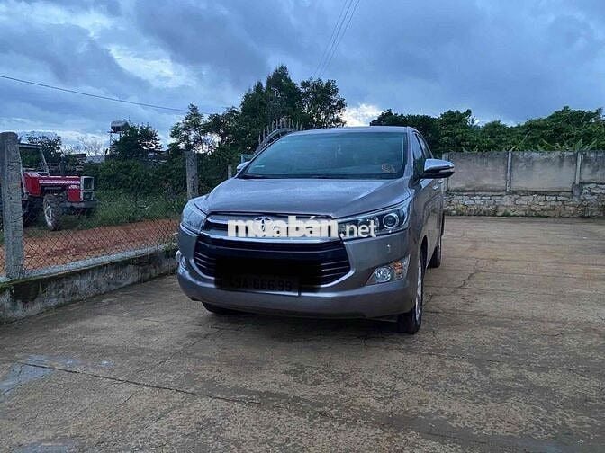 Toyota Innova V 7 chỗ tự động màu Đồng ánh kim