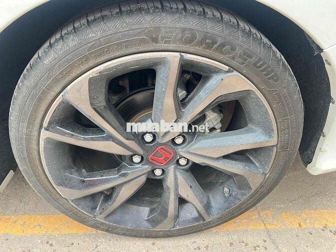Honda Civic RS 2020 đi 73.000 km không lỗi lầm
