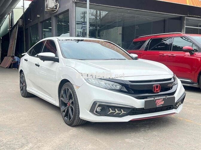 Honda Civic RS 2020 đi 73.000 km không lỗi lầm