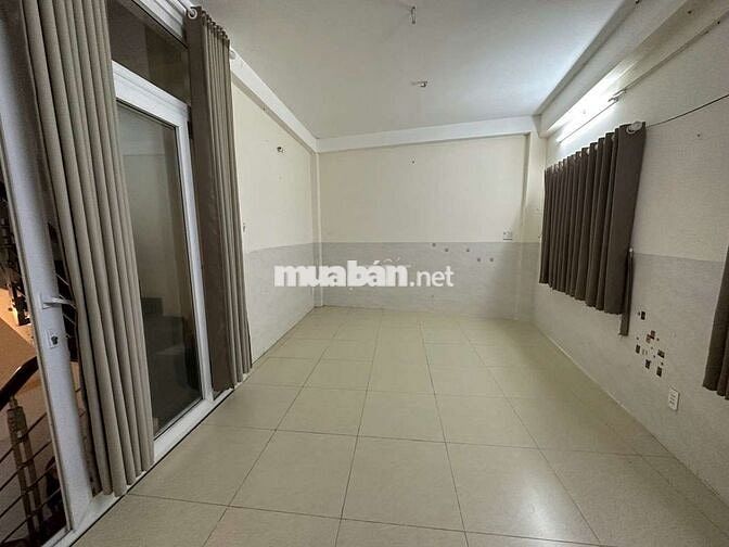 4 PHÒNG ĐỐI DIỆN NHÀ HÁT HOÀ BÌNH