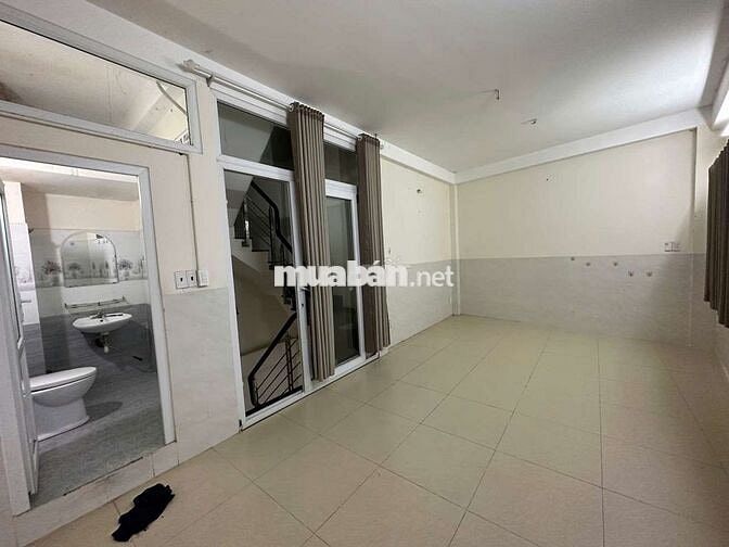 4 PHÒNG ĐỐI DIỆN NHÀ HÁT HOÀ BÌNH