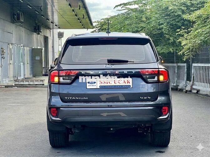 Ford Everest 2025 Biturbo 10 cấp Ghi xám