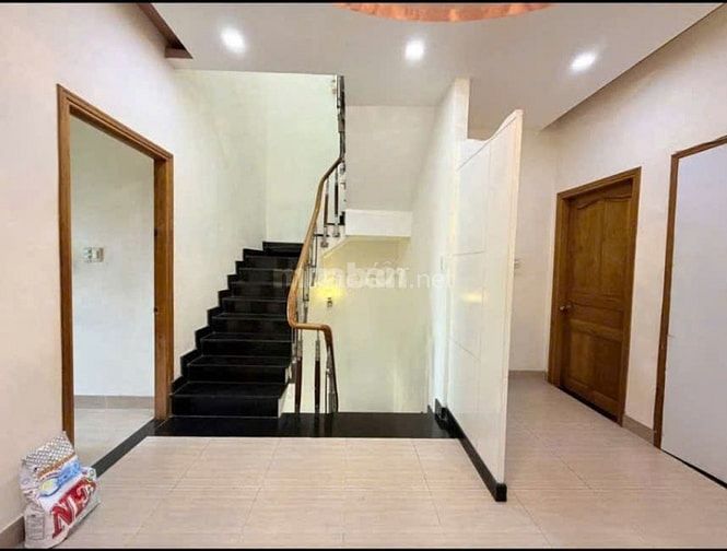 Nhà 4 tầng, thang máy, mặt đường Tân Thuận Nam. 5*20 giá 15,5 tỷ.