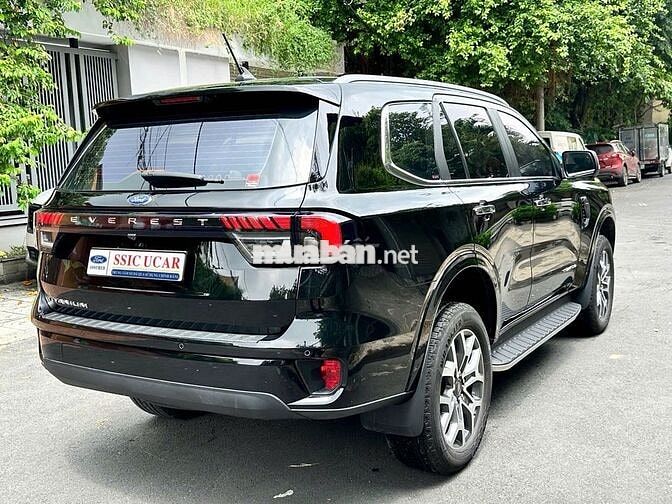 Ford Everest Titanium 4x2 2025 Đen 23.000 km