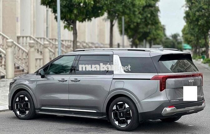 Kia Carnival Signature 2024 9.000 km Xám
