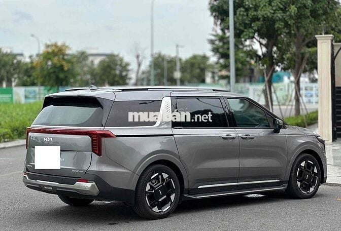 Kia Carnival Signature 2024 9.000 km Xám