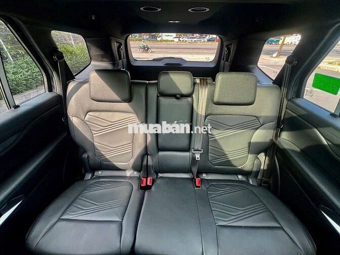 Ford Everest 2025 Biturbo 10 cấp Ghi xám
