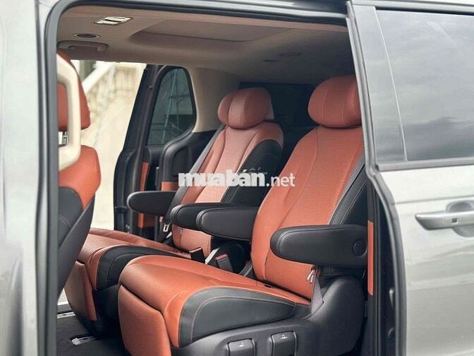 Kia Carnival Signature 2024 9.000 km Xám