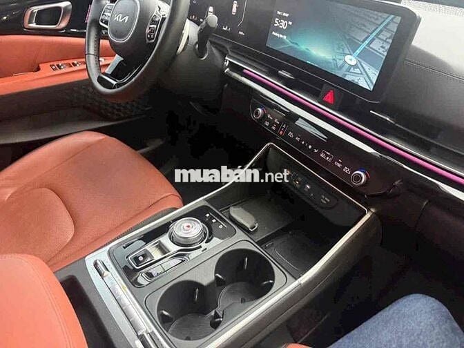 Kia Carnival Signature 2024 9.000 km Xám
