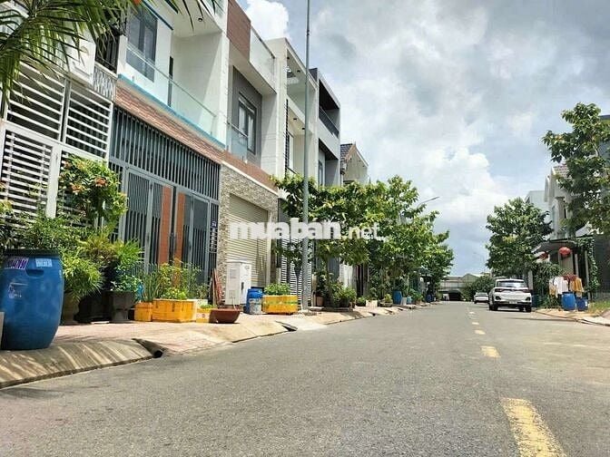 💥💥 rẻ nhất khu có 6,4t nhà đẹp. có sẵn nội thất  nhanh mới còn ạ