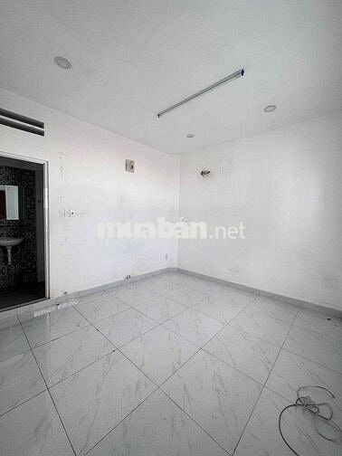 Nhà cho thuê căn góc - hẻm xe tải thông- 4Pn có sân xe gần Ngã Tư PN