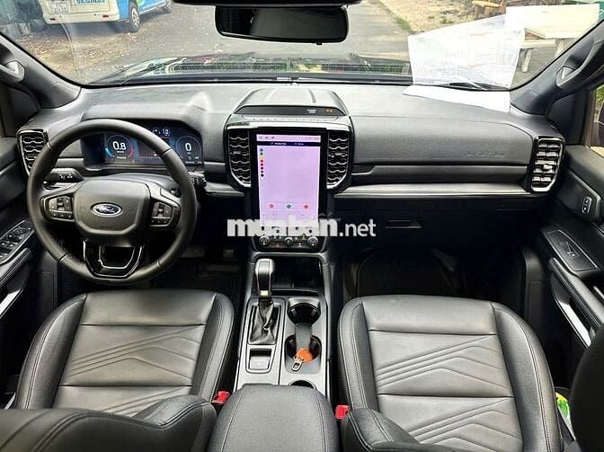 Ford Everest Titanium 4x2 2025 Đen 23.000 km