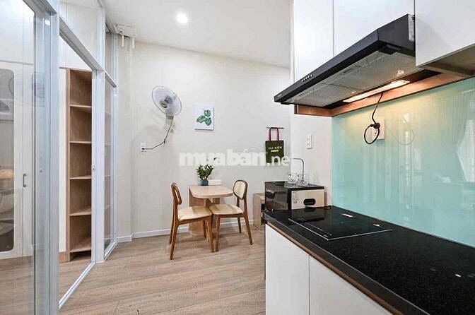 Vừa trống căn ban công lớn - Ngay trung tâm tiện đi lại - Giá siêu mêm