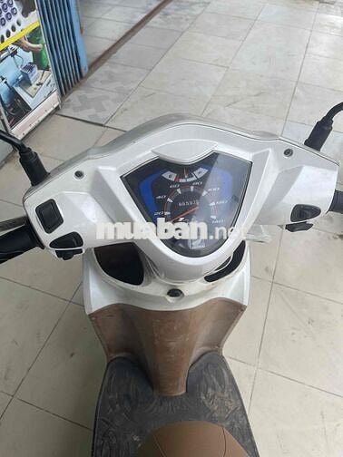 Honda Vision Trắng Xăng