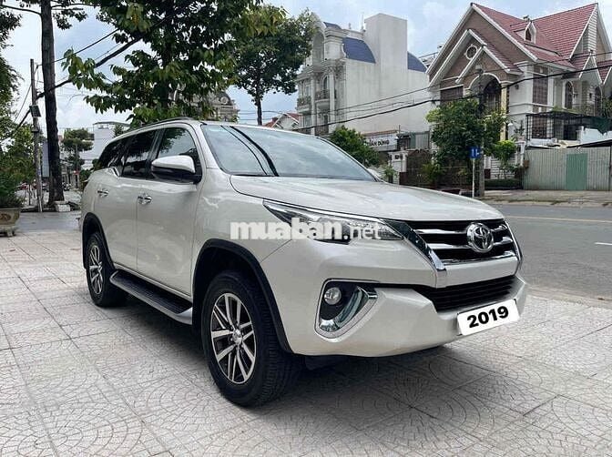Toyota Fortuner 4x4 AT Xăng 2019 Trắng 75.000km